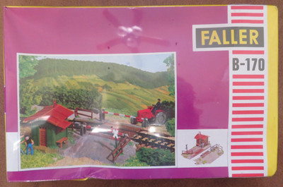 Faller HO Scale B-170 Model Train Railway Crossing Platform Vintage Model Kit