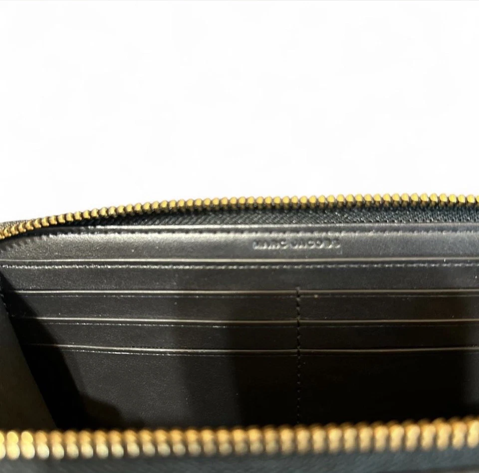 Cartera pulsera Marc Jacob’s negra y dorada Foto 4 de 4