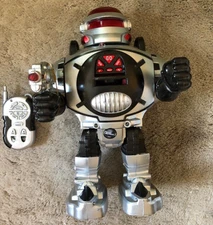 Feng Yuan Robot Talks Shoots Walks programable with remote & battery PATHFINDER