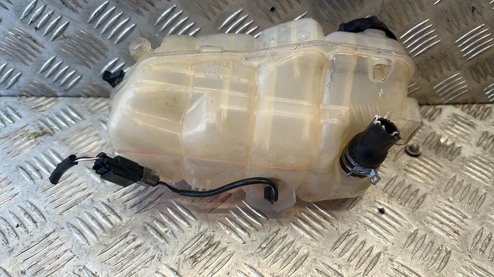VOLVO V40 RDESIGN 1984CC HATCHBACK 2013 EXPANSION OVERFLOW COOLANT