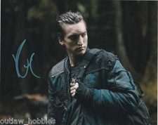 Richard Harmon The 100 Signed Autographed 8x10 Photo COA C