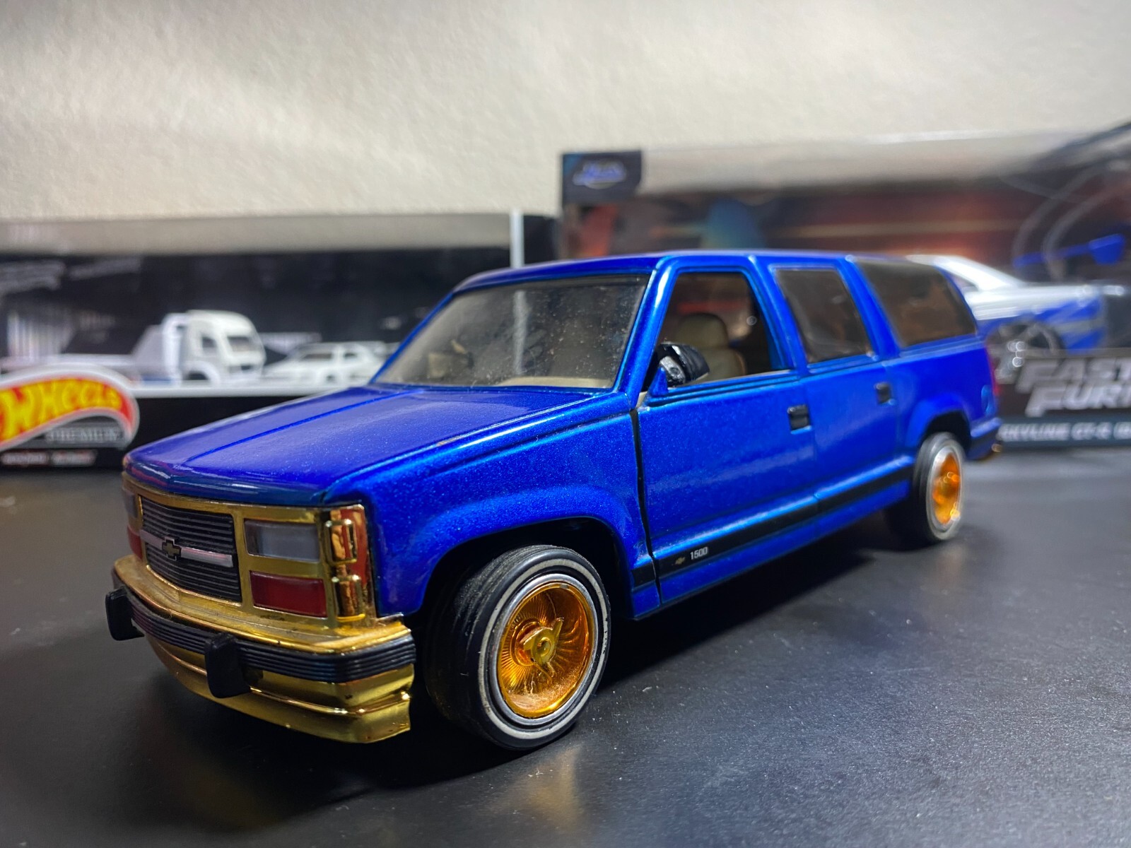 sunnyside 1993 chevy suburban 1/24 blue gold - IMCA