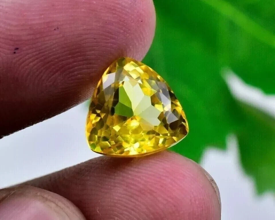 Piedra preciosa natural certificada Ceilán suelta de 16-17 quilates corte trillón de zafiro amarillo Foto 4 de 4