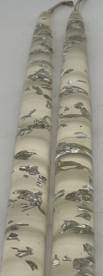 Пара винтажных атласных конических свечей 12 дюймов из серебряной фольги хлопья неиспользованные праздничные 1970-е - Изображение 3 из 4