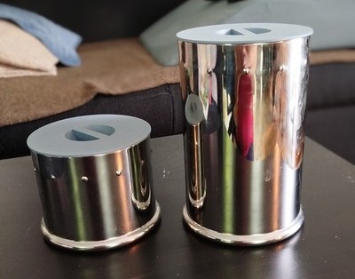 2 Alessi Vorratsdosen mit blauen Deckel - Michael Graves