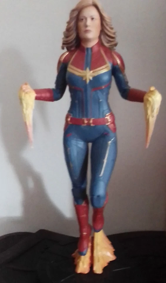 Marvel Movie Collection Mega #8 Captain Marvel 35 CM & Art Of The Movie (Free) - Image 2 of 4
