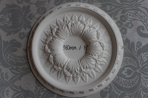 Rosa da soffitto in gesso 380 mm / 15" centro foglie uovo e freccette, fatto a mano nel Regno Unito - Foto 2 di 5