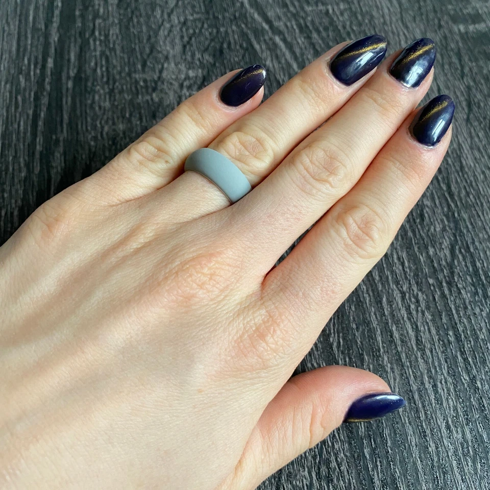 Anillos de silicona para hombre, alianzas de boda individuales de goma de silicona, deportes de seguridad suaves Foto 4 de 4