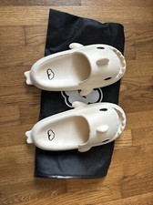 Cream/sandy Beige Cloudsharks Original Size 40-41  7-8 US NEW Never Been Worn