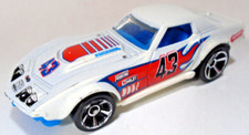 2010 HOT WHEELS '69 CHEVY COPO CORVETTE 43 WHITE 2 7/8" DIECAST RACE CAR W/ RED