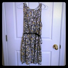 NWOT Forever 21 Floral Belted Dress L
