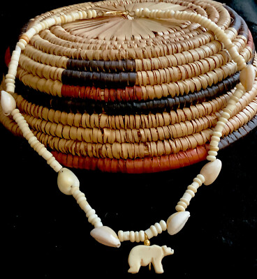 Vintage 16 In Tahiti Shell Necklace & Zuni Agate Bear Pendant Dezigns By Zetroc