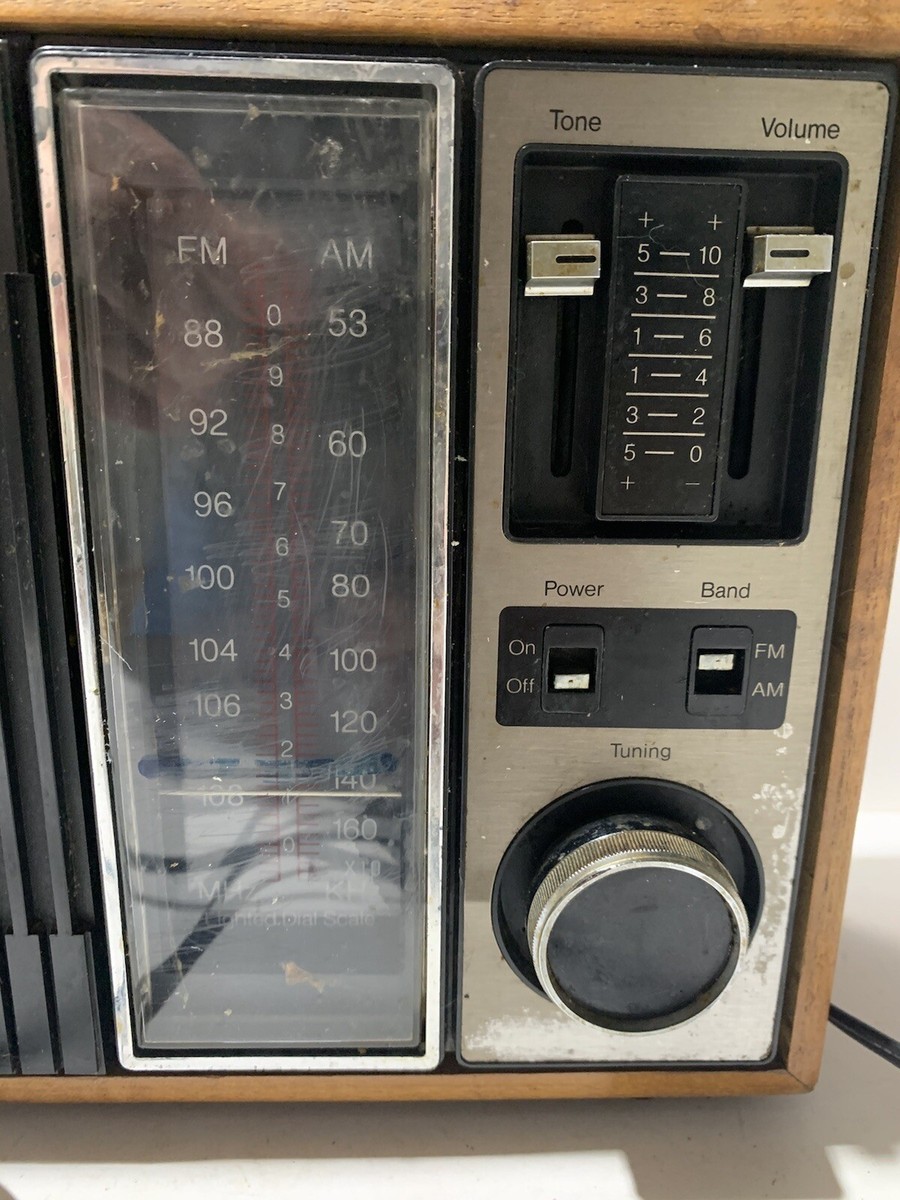 Vintage JC Penny Solid State AM-FM Radio Model No. 680-5365 Vintage JC Penny Solid State AM-FM Radio Model No. 680-5365