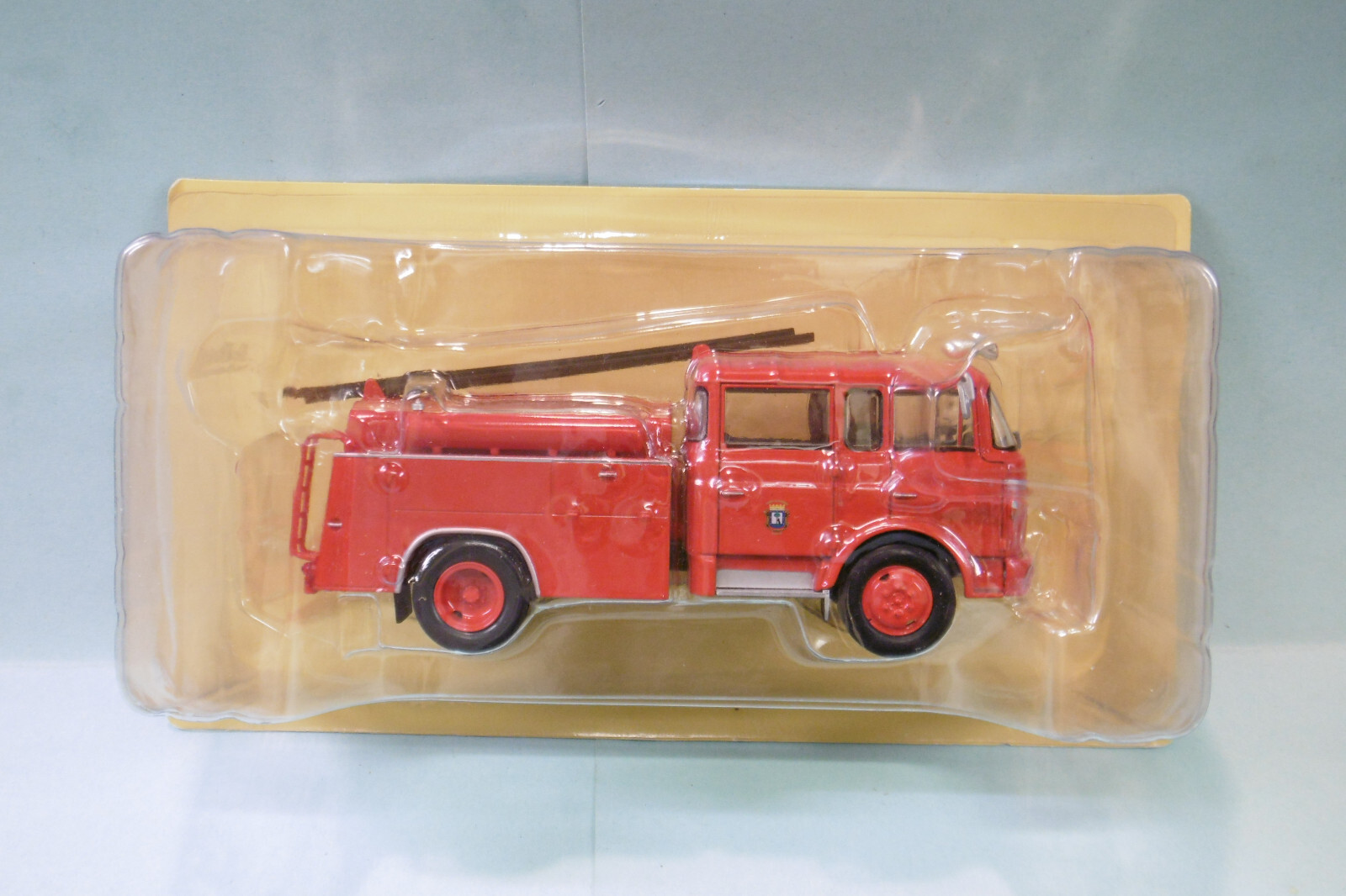 Berliet GAK 17 miniature 1/43 camion pompiers de Madrid pour vitrine