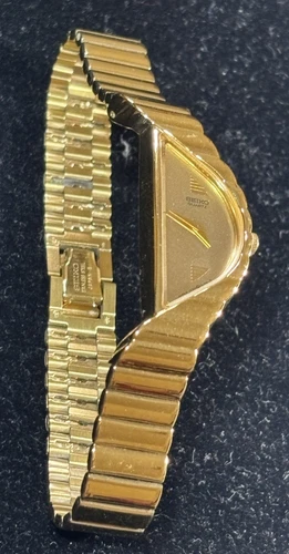 Seiko Rivoli Half Moon watch 1F20 5D59 Vintage Ladies Watch