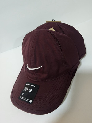 Nike Dri-FIT Club Unstructured S/M Featherlight Cap Adult Burgundy
