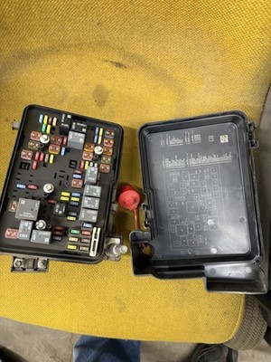 2013-2016 Chevrolet Equinox Fuse Box Relay Junction Block OEM 23325532