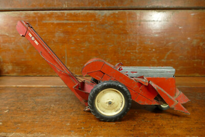 Vintage 1/16 Tru-Scale Mounted 2 Row Corn Picker And Tractor Farm Toy
