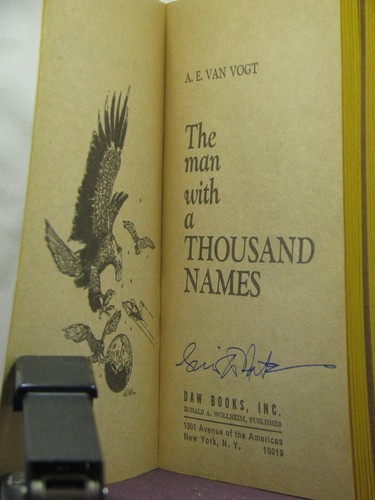 1st, signed by Vincent DiFate, Man with a Thousand Names by A E Van Vogt (1974) - Imagen 3 de 4