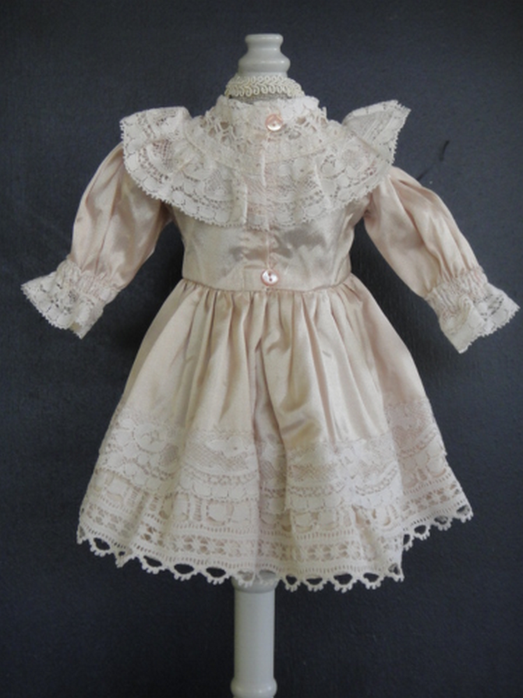 ROBE en soie de poupée ancienne et moderne taille 27 cm Bleuette DOLLS