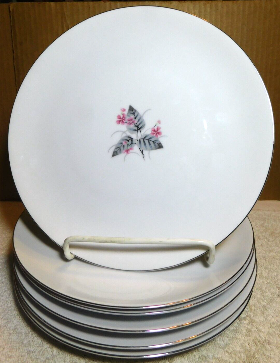 Narumi~Japan Lyric Dinner Plates Pink Flowers, Gray Leaves