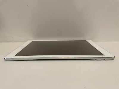 Apple iPad Air 1st Gen. 16GB, Wi-Fi, 9.7in - Silver - Please Read