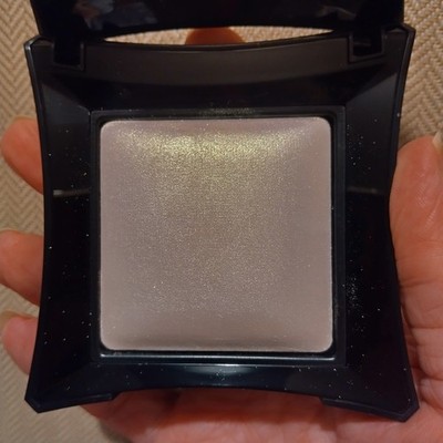 Illamasqua Beyond Powder Highlighter in Deity 7g UVP 34£ Highlight Face Compact