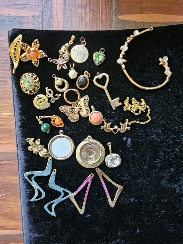 Job Lot Upcycle Pendants/Charms Jewelry Findings Glass Faux Pearls 25P Vtg/Mod