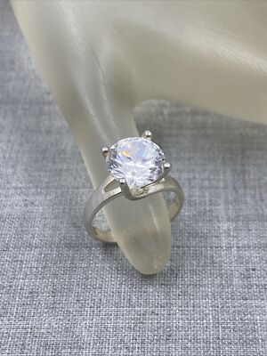 UTC Designer Sterling .925 DQ Diamonique Cubic Zirconia Solitaire Ring Size 7