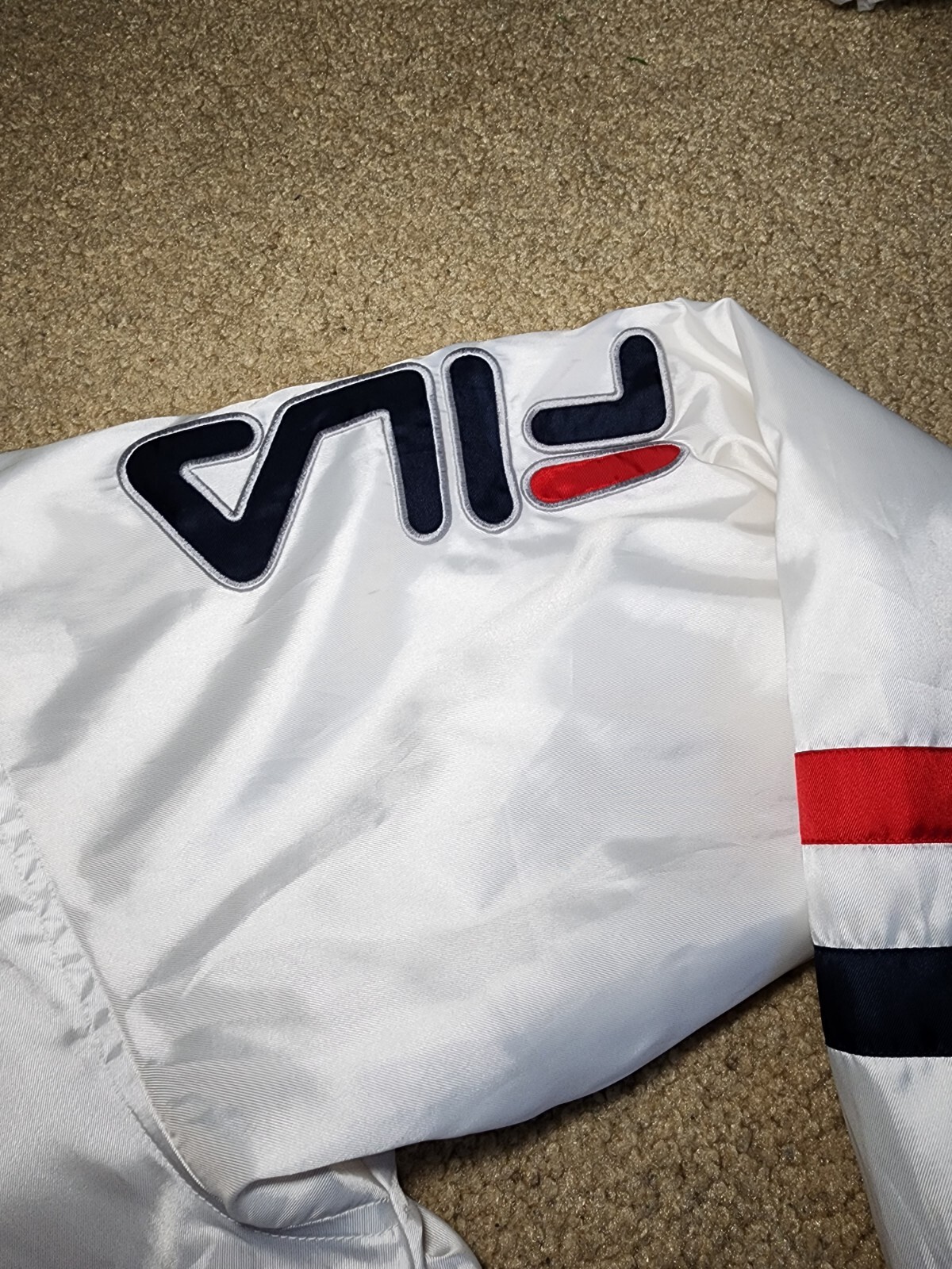 Giacca sci vintage Fila BIELLA ITALIA con cappuccio nascondiglio vintage bianca taglia L rara