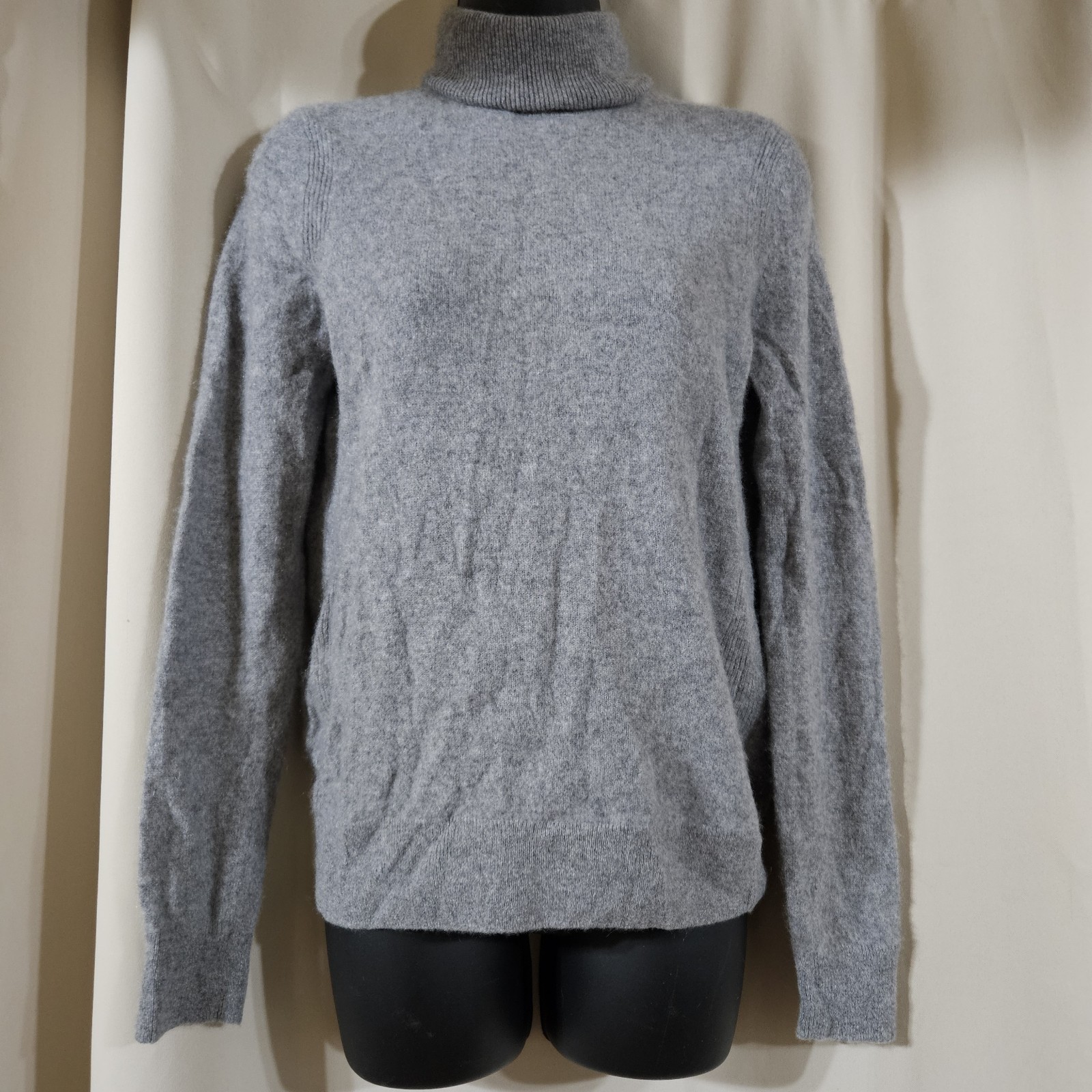 Saks Fifth Avenue Women's 100% Cashmere Turtleneck Sweater Size M Gray Neutral