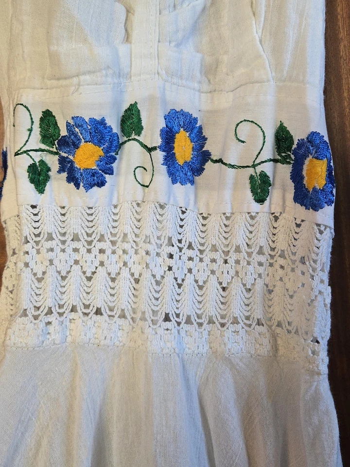Vestido sin solero vintage blanco guaze bordado a mano Foto 2 de 4
