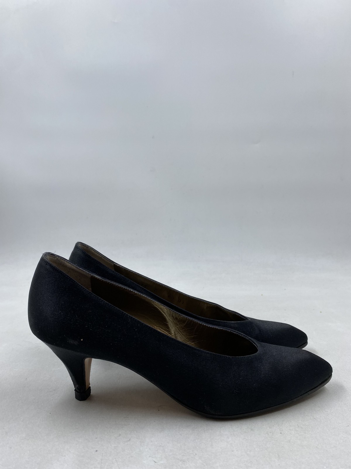 Decolte Yves Saint Laurent nere in raso con tacco medio W 6 5