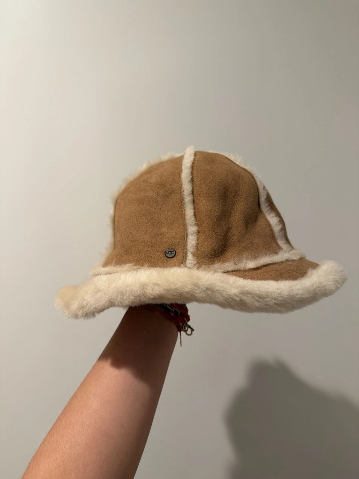 UGG SHEEPSKIN SPILL SEAM BUCKET HAT