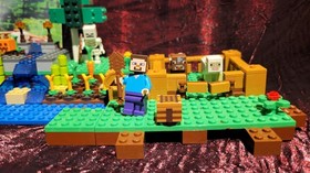 LEGO Minecraft: The Farm (21114) 100% complete with manual, no box.