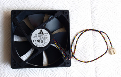 Gehäuselüfter Delta AFB1212HH / Fujitsu Siemens V26815-B116-V59; DC12V / 0,5A