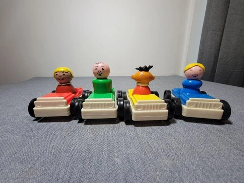 Vintage Fisher Price #930 Parking Garage Blue, Yellow, Green, Red Cars W/ People