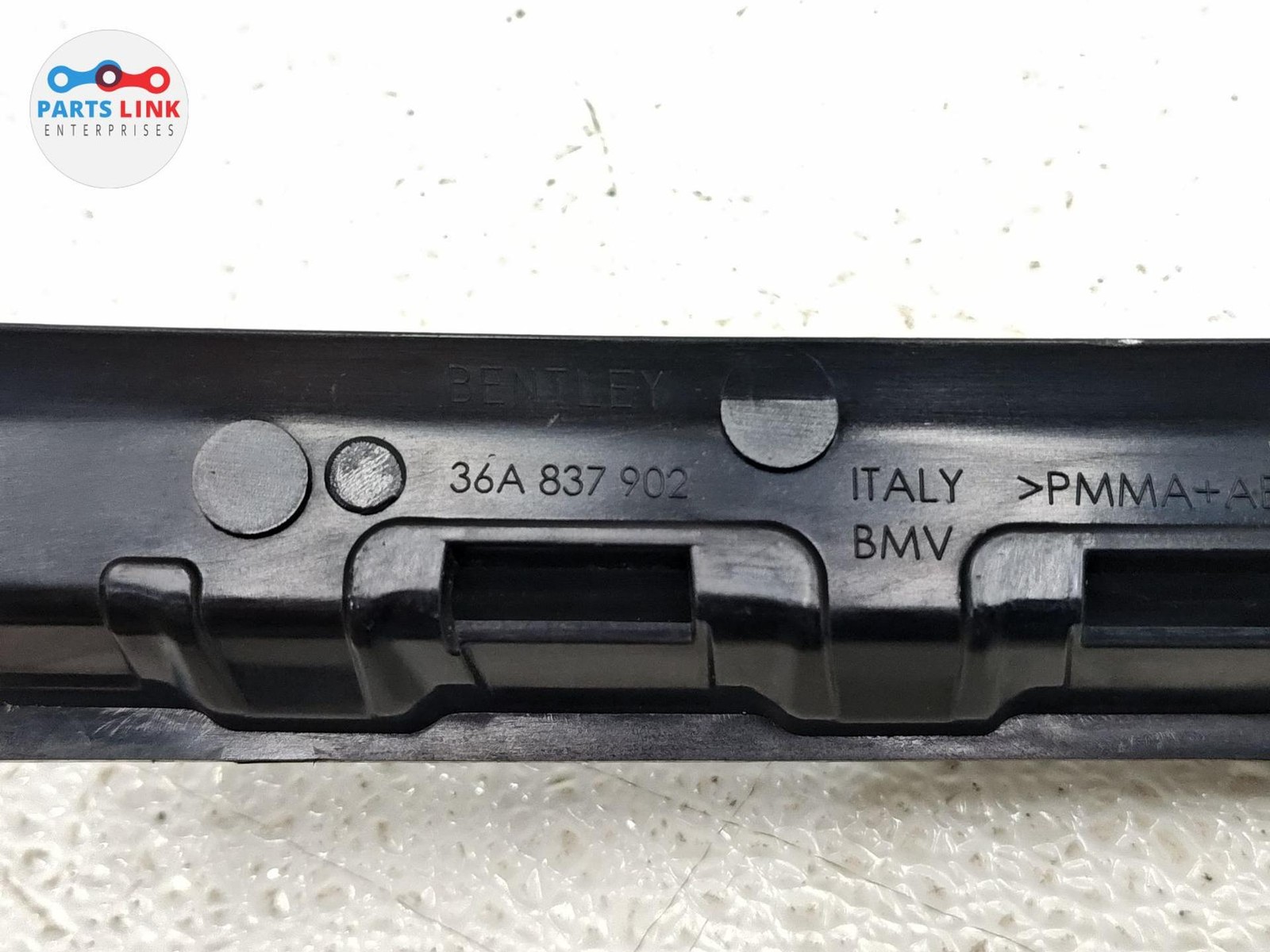 Bentley Bentayga Speed 2017-2020 Front Right Pillar cover molding