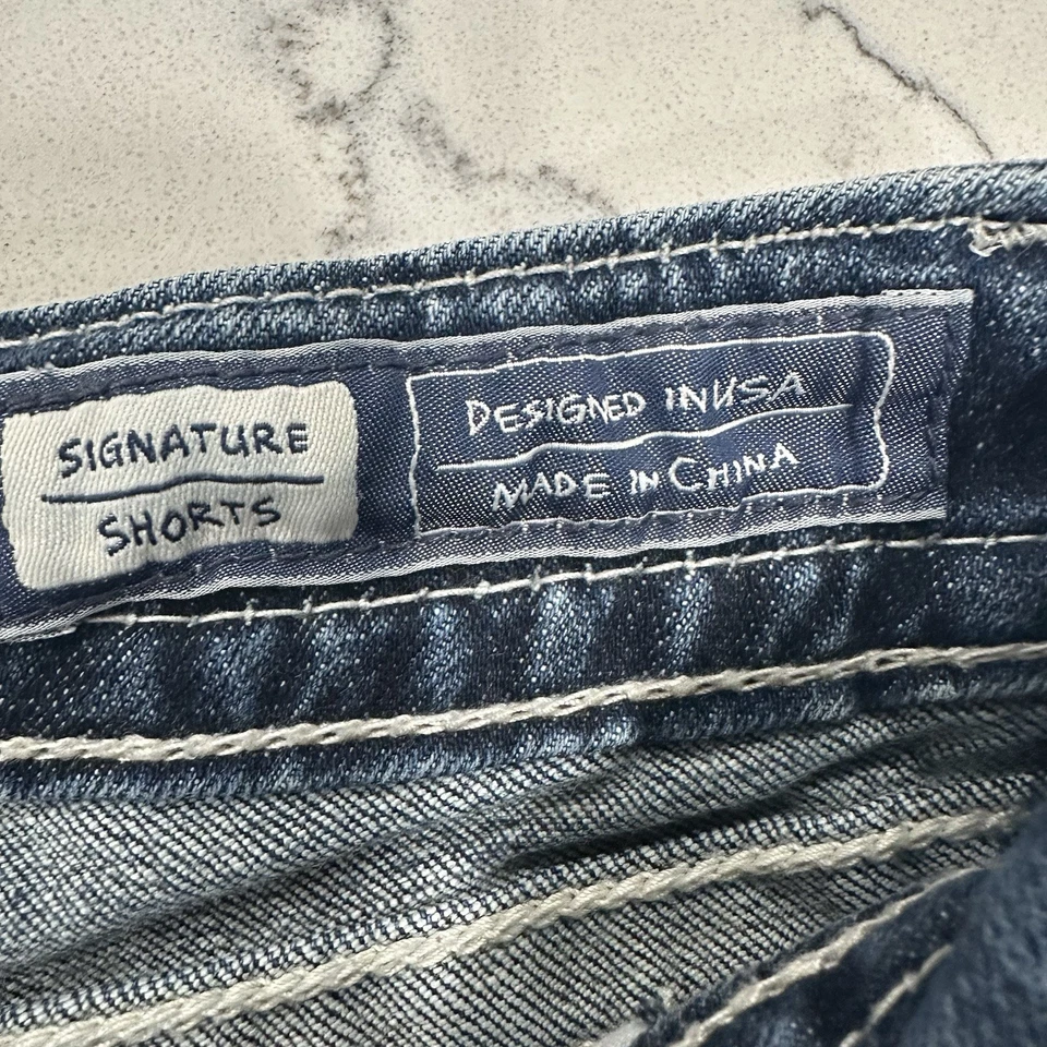 Shorts jeans feminino Miss Me Signature tamanho 28 bolsos bandeira americana desgastado - Imagem 4 de 4