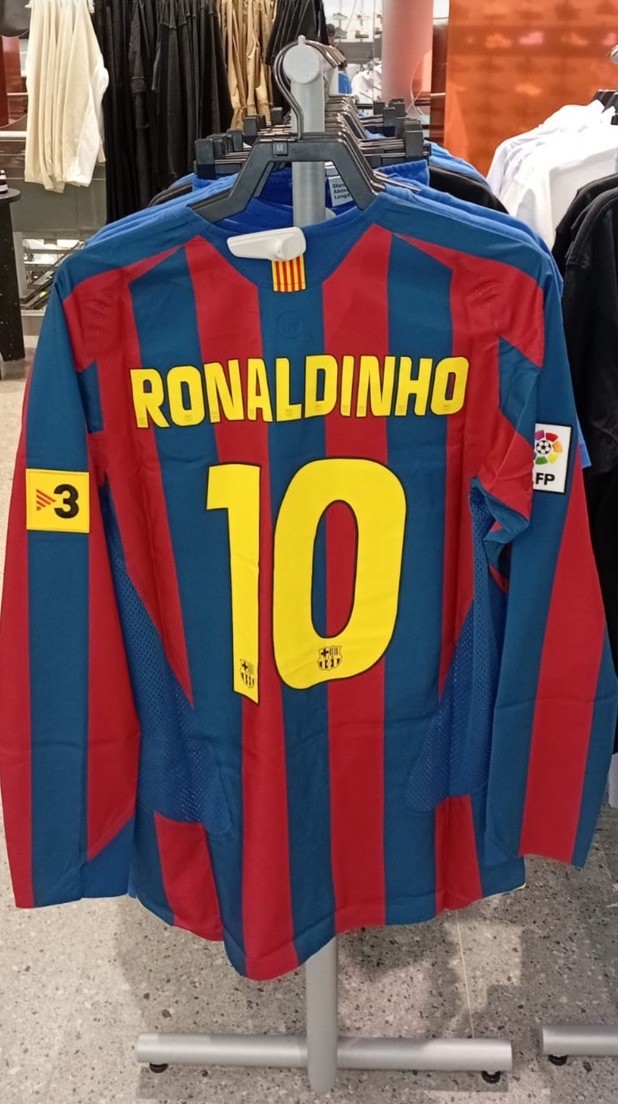 Nike FC BARCELONA 05/06 REISSUE HOME SHIRT- RONALDINHO 10 - 100