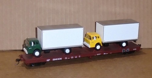 : Athearn HO .. "Southern Pacific 60' Flatcar w/ Box Truck Load" Boxed #92337 - Picture 10 of 18