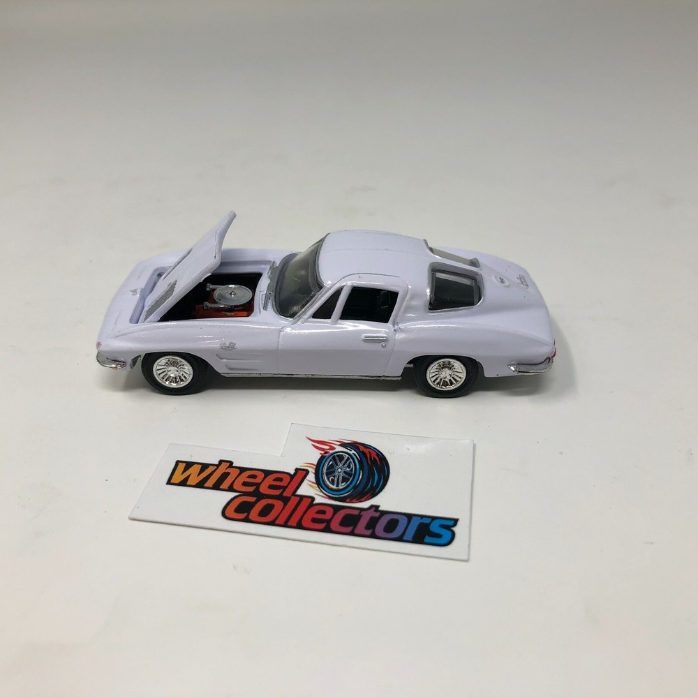#3345  1963 Chevy Corvette * Diecast Model 1:53 Scale Racing Champions * JC13