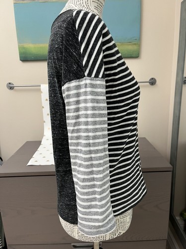 Old Navy T Shirt Charcoal Gray Tones w/ White Stripe 3/4 Sleeve XS - Picture 2 of 4