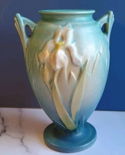 Vintage Roseville Pottery 915-5 Iris Flower Trophy Vase Double Handle 5" READ