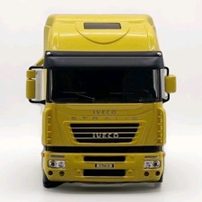 Iveco Stralis Zugmaschine 2002 gelb Modellauto 1:43 ixo models