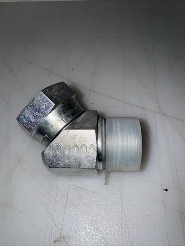 1-1/4" NPT Male x 1-1/4" NPT Female Swivel 45 Degree Elbow Hydro Fitting - Picture 2 of 4