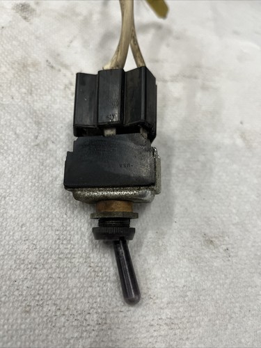 Peterbilt Engine Fan Switch Used Z158 - Picture 2 of 2
