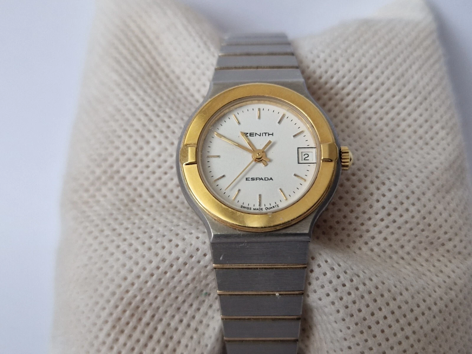 Zenith — Zenith Espada Quartz for Women -White Dial- Gold Plated Bezel-Ref 59..03.10.197.