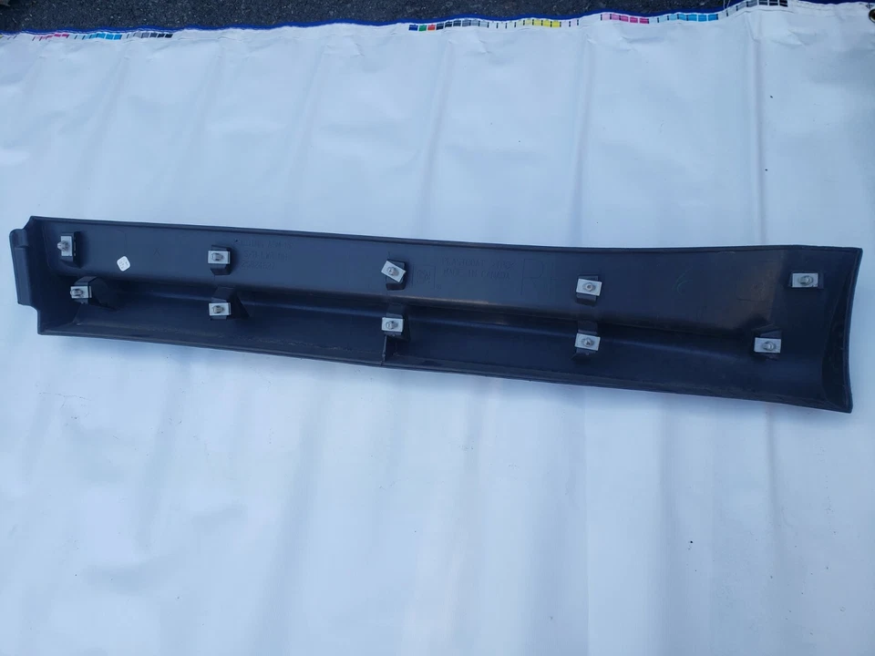 Moldura inferior exterior puerta trasera derecha Chevrolet OEM 10-17 Equinox RR 25824827 Foto 4 de 4