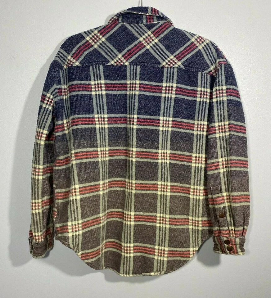 Camisa de franela pesada Ecote para mujer talla XS/S manga larga broches de presión diseño descolorido Foto 2 de 4